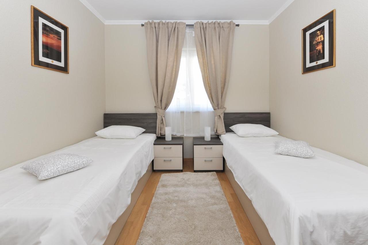 Apartmani Peric 1 Meka Draga Obrovac Exteriör bild