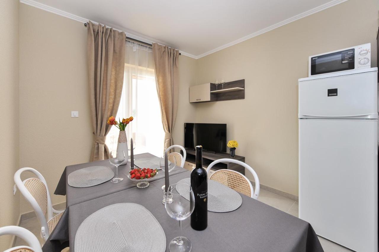 Apartmani Peric 1 Meka Draga Obrovac Exteriör bild