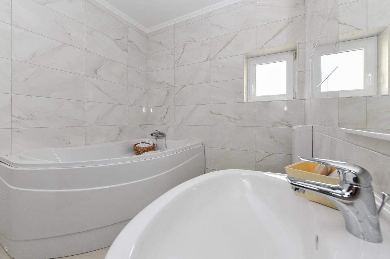 Apartmani Peric 1 Meka Draga Obrovac Exteriör bild